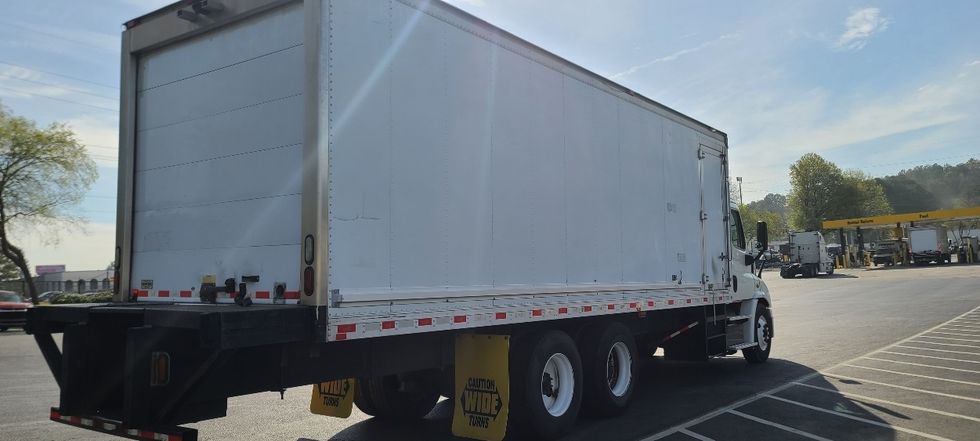 Refrigerated Truck-Light and Medium Duty Trucks-Freightliner-2018-Cascadia X11364S-Atlanta-GA-296,648\n\t\tmiles-$ 87,000 - Image 15