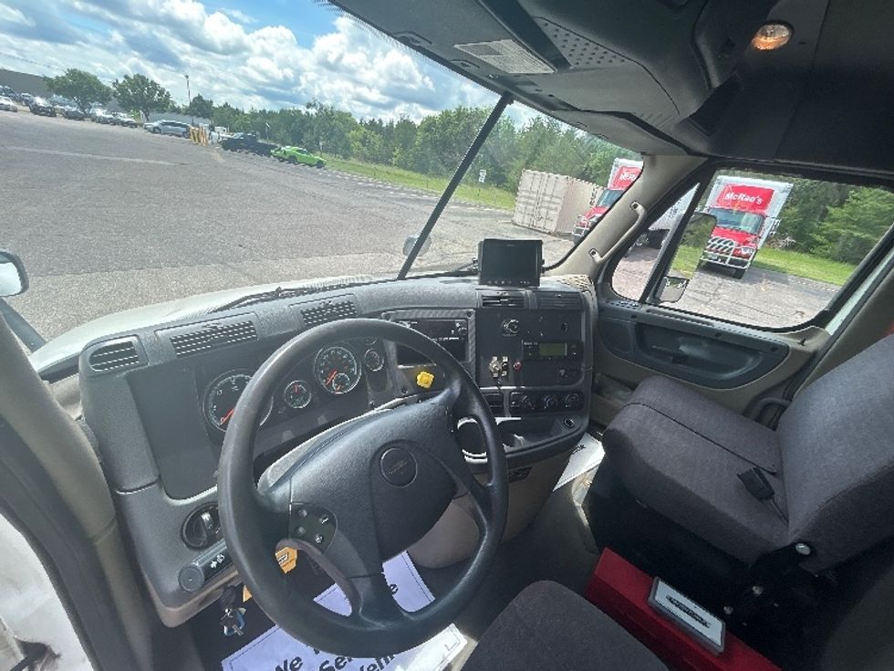 Refrigerated Truck-Light and Medium Duty Trucks-Freightliner-2018-Cascadia X11364S-Brooklyn Park-MN-515,581\n\t\tmiles-$ 73,500 - Image 17
