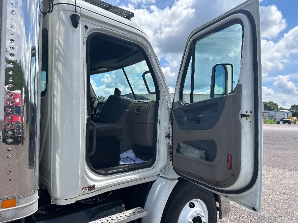 Refrigerated Truck-Light and Medium Duty Trucks-Freightliner-2018-Cascadia X11364S-Brooklyn Park-MN-515,581\n\t\tmiles-$ 73,500 - Image 19