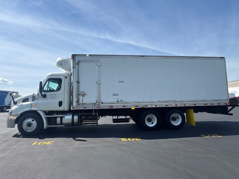 Refrigerated Truck-Light and Medium Duty Trucks-Freightliner-2018-Cascadia X11364S-Brooklyn Park-MN-535,782\n\t\tmiles-$ 72,250 - Image 4