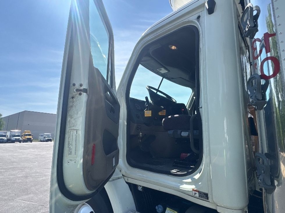 Refrigerated Truck-Light and Medium Duty Trucks-Freightliner-2018-Cascadia X11364S-Brooklyn Park-MN-535,782\n\t\tmiles-$ 72,250 - Image 15