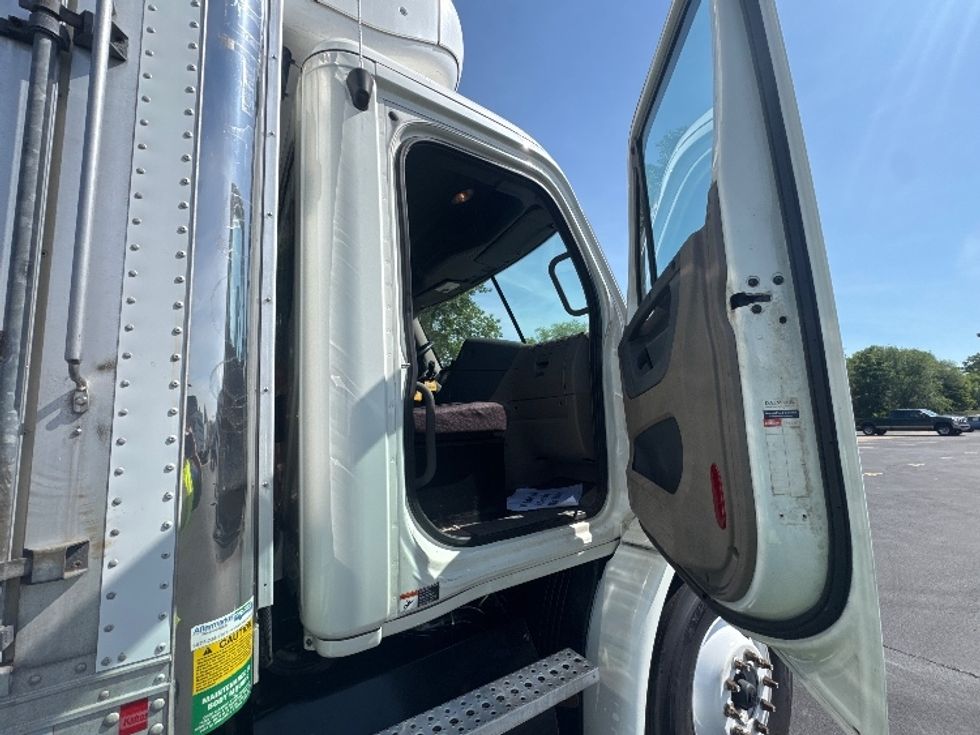 Refrigerated Truck-Light and Medium Duty Trucks-Freightliner-2018-Cascadia X11364S-Brooklyn Park-MN-535,782\n\t\tmiles-$ 72,250 - Image 19