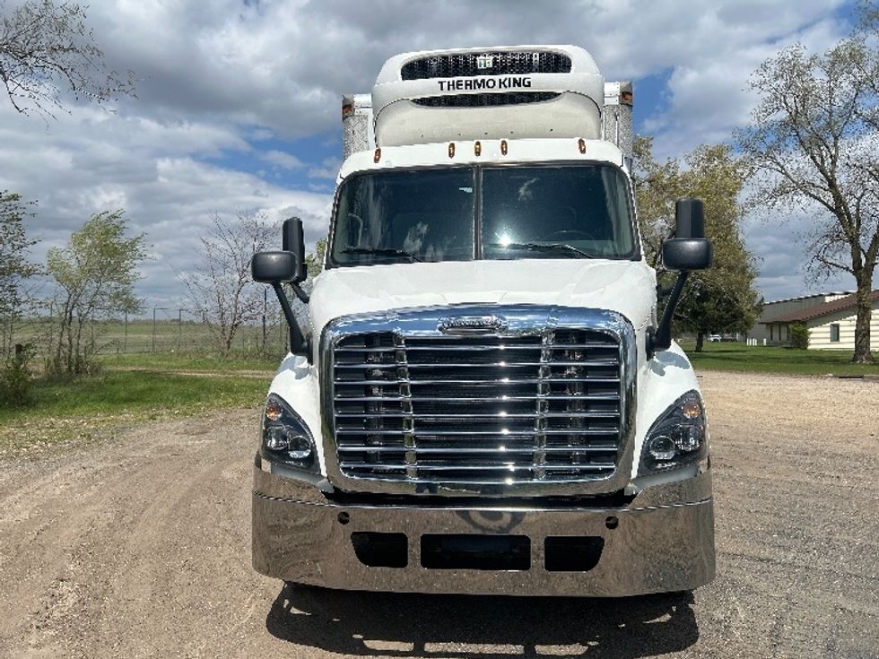 Refrigerated Truck-Light and Medium Duty Trucks-Freightliner-2018-Cascadia X11364S-Eau Claire-WI-513,933\n\t\tmiles-$ 71,750 - Image 2