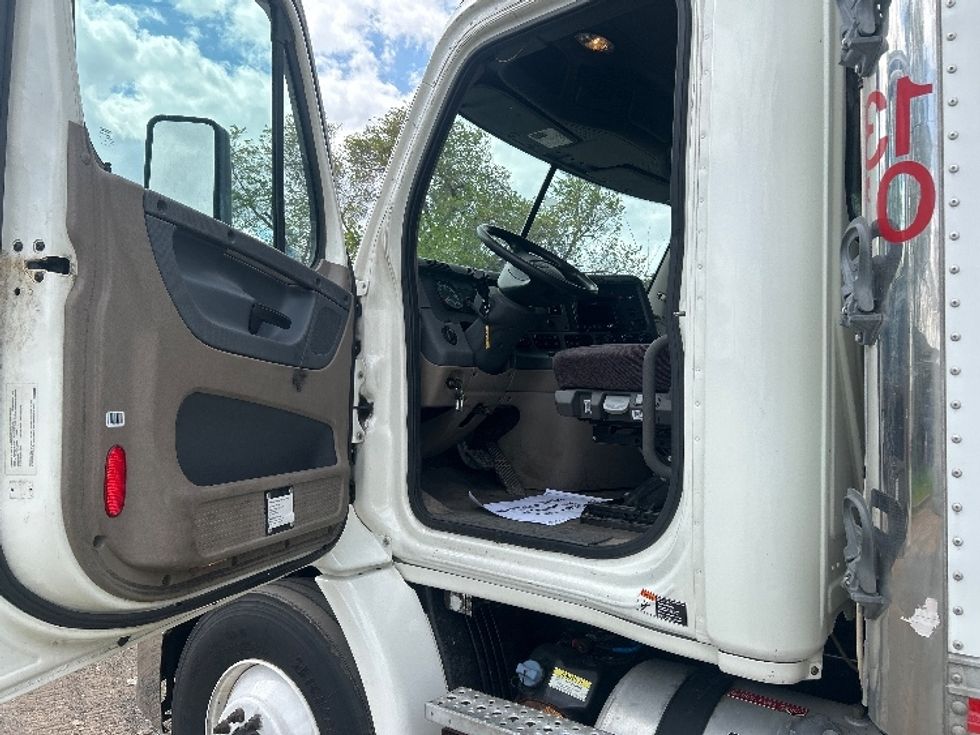 Refrigerated Truck-Light and Medium Duty Trucks-Freightliner-2018-Cascadia X11364S-Eau Claire-WI-513,933\n\t\tmiles-$ 71,750 - Image 16