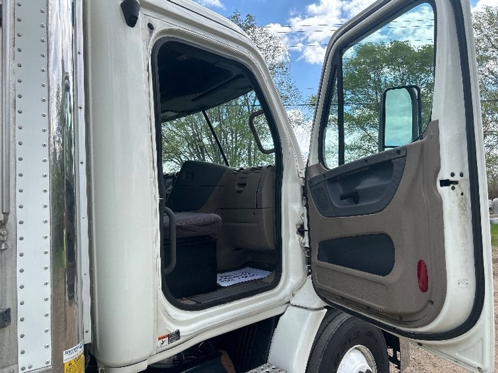 Refrigerated Truck-Light and Medium Duty Trucks-Freightliner-2018-Cascadia X11364S-Eau Claire-WI-513,933\n\t\tmiles-$ 71,750 - Image 20