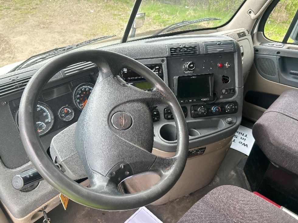 Refrigerated Truck-Light and Medium Duty Trucks-Freightliner-2018-Cascadia X11364S-Eau Claire-WI-513,933\n\t\tmiles-$ 71,750 - Image 17