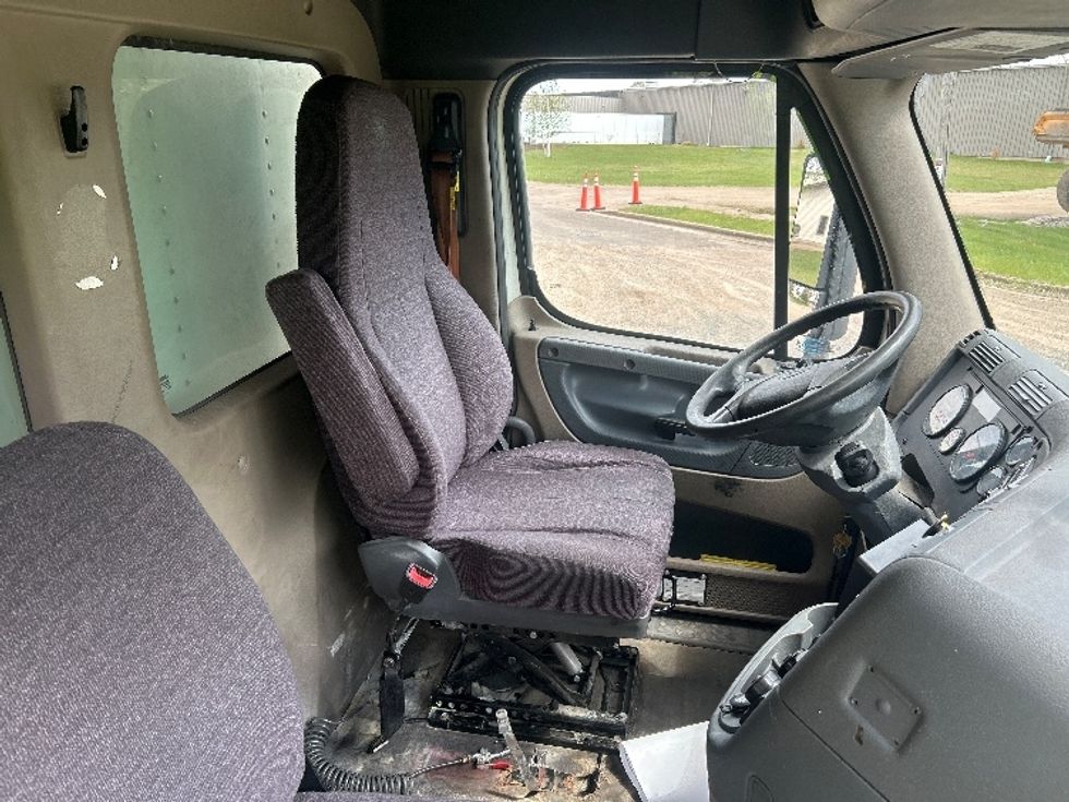 Refrigerated Truck-Light and Medium Duty Trucks-Freightliner-2018-Cascadia X11364S-Eau Claire-WI-513,933\n\t\tmiles-$ 71,750 - Image 22
