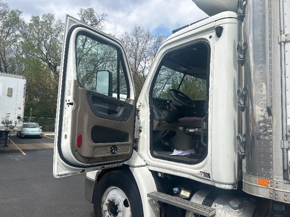 Refrigerated Truck-Light and Medium Duty Trucks-Freightliner-2018-Cascadia X11364S-Indianapolis-IN-393,657\n\t\tmiles-$ 78,000 - Image 15