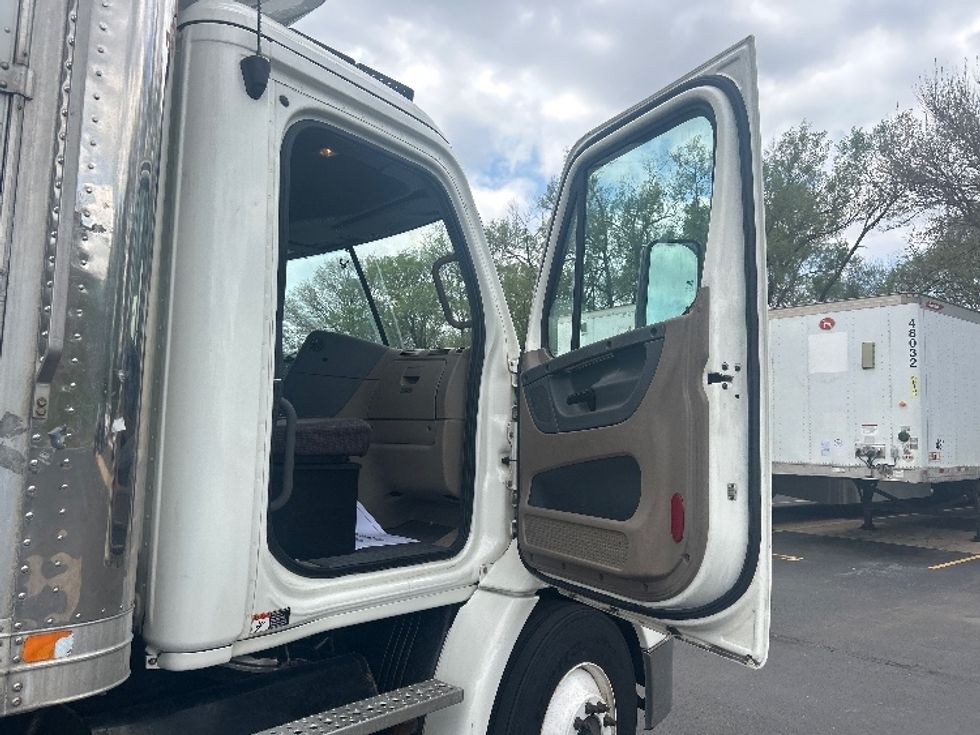 Refrigerated Truck-Light and Medium Duty Trucks-Freightliner-2018-Cascadia X11364S-Indianapolis-IN-393,657\n\t\tmiles-$ 78,000 - Image 19