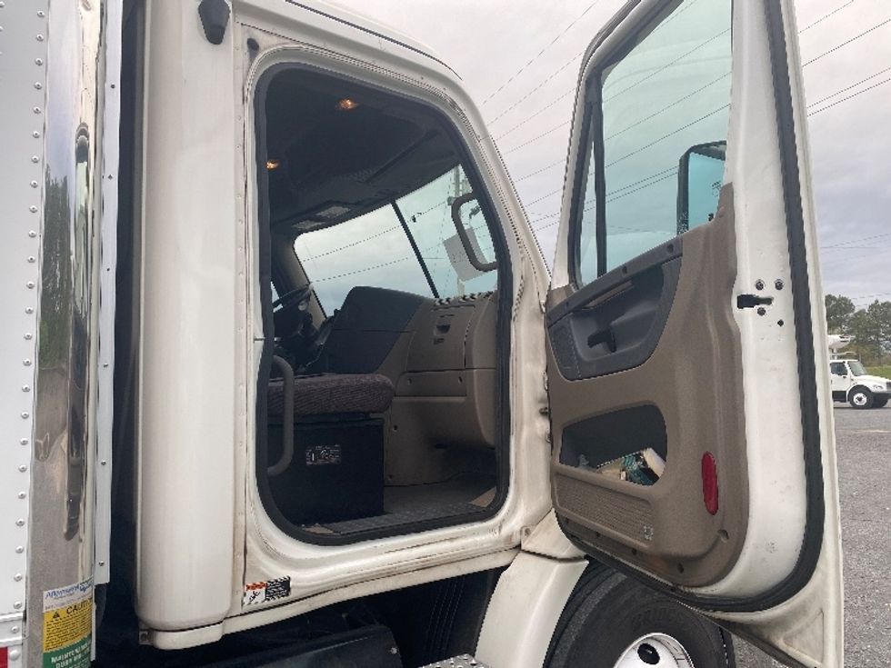 Refrigerated Truck-Light and Medium Duty Trucks-Freightliner-2018-Cascadia X11364S-Resaca-GA-285,763\n\t\tmiles-$ 87,000 - Image 19