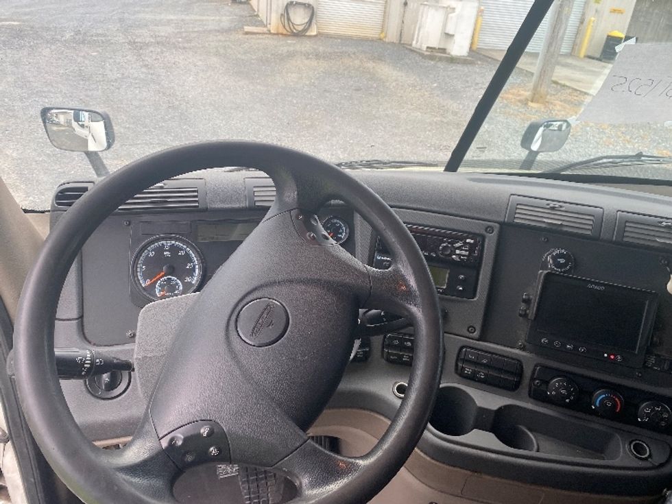 Refrigerated Truck-Light and Medium Duty Trucks-Freightliner-2018-Cascadia X11364S-Resaca-GA-285,763\n\t\tmiles-$ 87,000 - Image 17