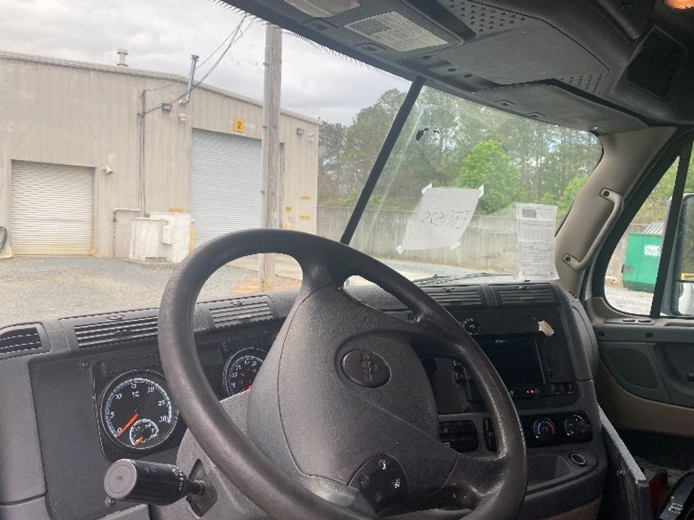 Refrigerated Truck-Light and Medium Duty Trucks-Freightliner-2018-Cascadia X11364S-Resaca-GA-285,763\n\t\tmiles-$ 87,000 - Image 16