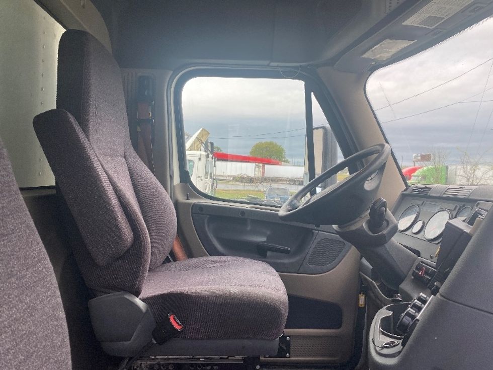 Refrigerated Truck-Light and Medium Duty Trucks-Freightliner-2018-Cascadia X11364S-Resaca-GA-285,763\n\t\tmiles-$ 87,000 - Image 21