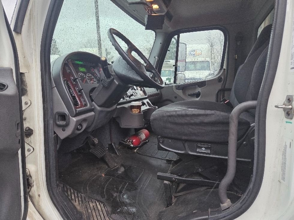 Refrigerated Truck-Light and Medium Duty Trucks-Freightliner-2018-M2-Abbotsford-BC-249,060\n\t\tkm-$ 59,750 - Image 16