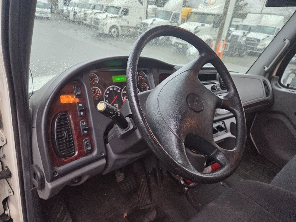 Refrigerated Truck-Light and Medium Duty Trucks-Freightliner-2018-M2-Abbotsford-BC-249,060\n\t\tkm-$ 59,750 - Image 17