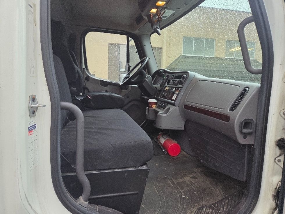 Refrigerated Truck-Light and Medium Duty Trucks-Freightliner-2018-M2-Abbotsford-BC-249,060\n\t\tkm-$ 59,750 - Image 20