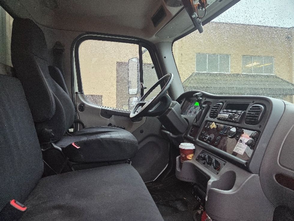 Refrigerated Truck-Light and Medium Duty Trucks-Freightliner-2018-M2-Abbotsford-BC-249,060\n\t\tkm-$ 59,750 - Image 22