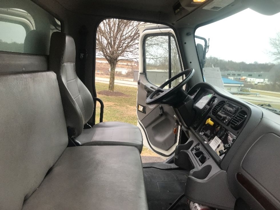 Refrigerated Truck-Light and Medium Duty Trucks-Freightliner-2018-M2-Akron-OH-213,126\n\t\tmiles-$ 43,000 - Image 22