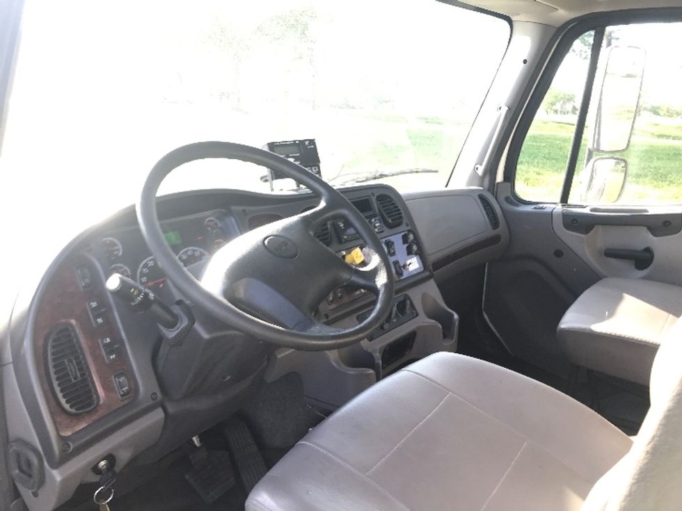 Refrigerated Truck-Light and Medium Duty Trucks-Freightliner-2018-M2-Allentown-PA-132,089\n\t\tmiles-$ 42,000 - Image 17