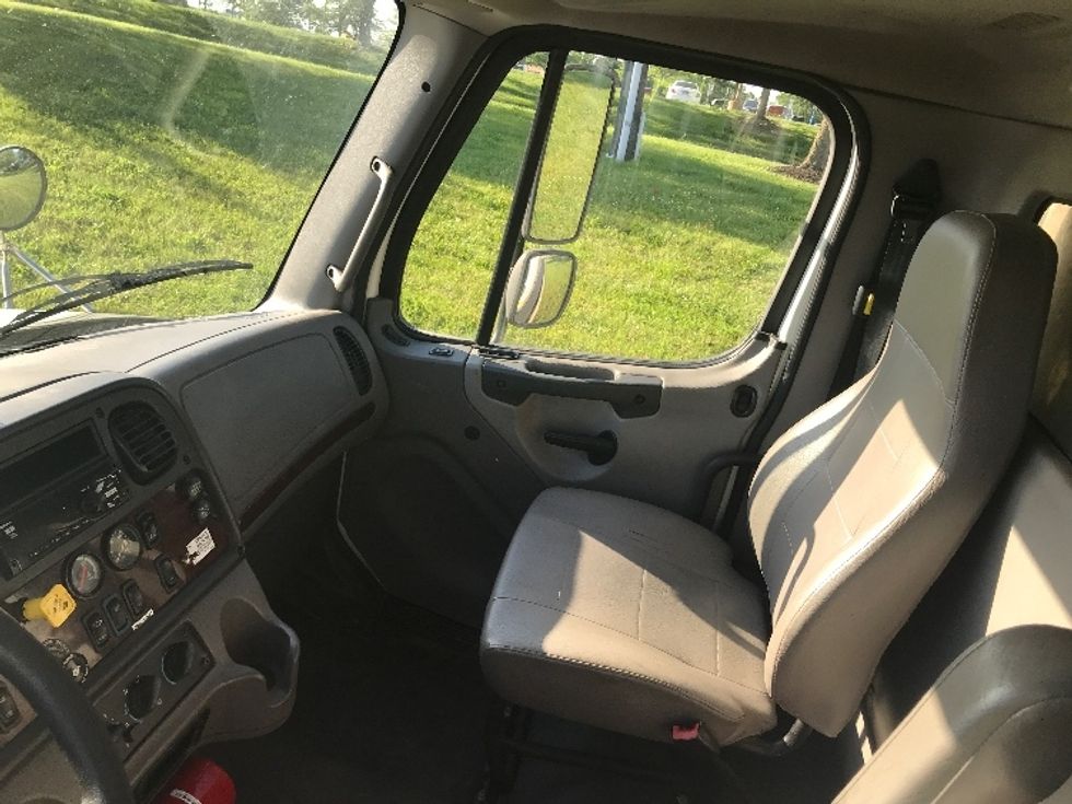 Refrigerated Truck-Light and Medium Duty Trucks-Freightliner-2018-M2-Allentown-PA-132,089\n\t\tmiles-$ 42,000 - Image 19