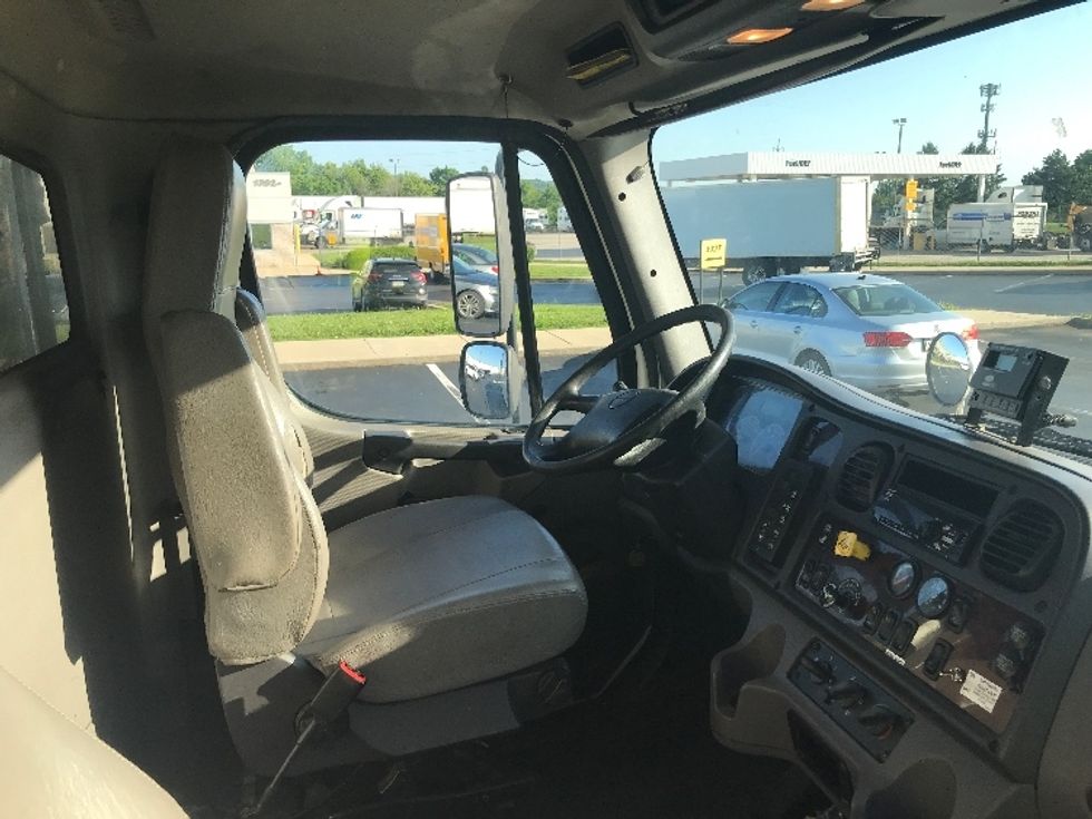 Refrigerated Truck-Light and Medium Duty Trucks-Freightliner-2018-M2-Allentown-PA-132,089\n\t\tmiles-$ 42,000 - Image 22
