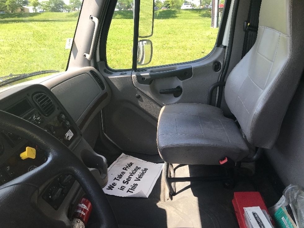 Refrigerated Truck-Light and Medium Duty Trucks-Freightliner-2018-M2-Allentown-PA-181,998\n\t\tmiles-$ 43,500 - Image 19