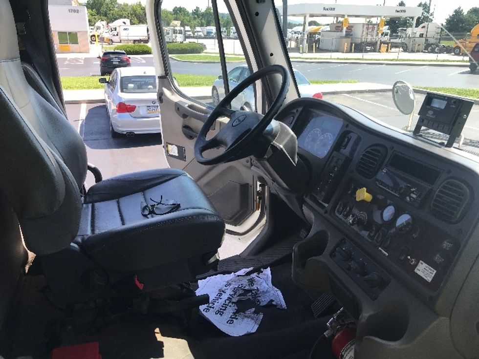 Refrigerated Truck-Light and Medium Duty Trucks-Freightliner-2018-M2-Allentown-PA-181,998\n\t\tmiles-$ 43,500 - Image 22