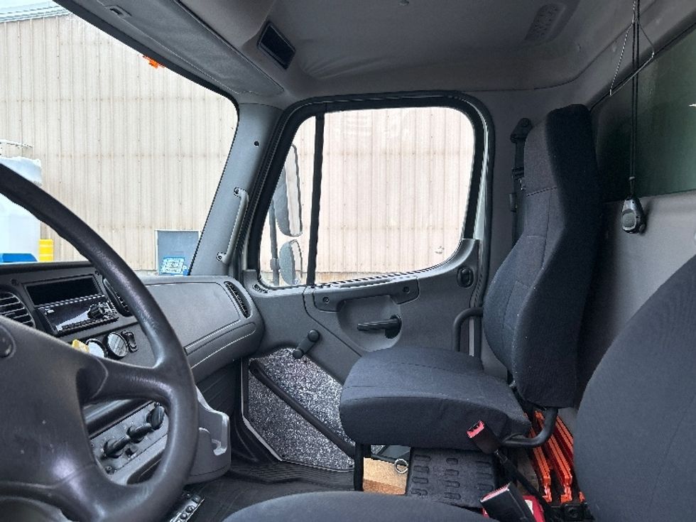 Refrigerated Truck-Light and Medium Duty Trucks-Freightliner-2018-M2-Braintree-MA-254,804\n\t\tmiles-$ 50,250 - Image 13