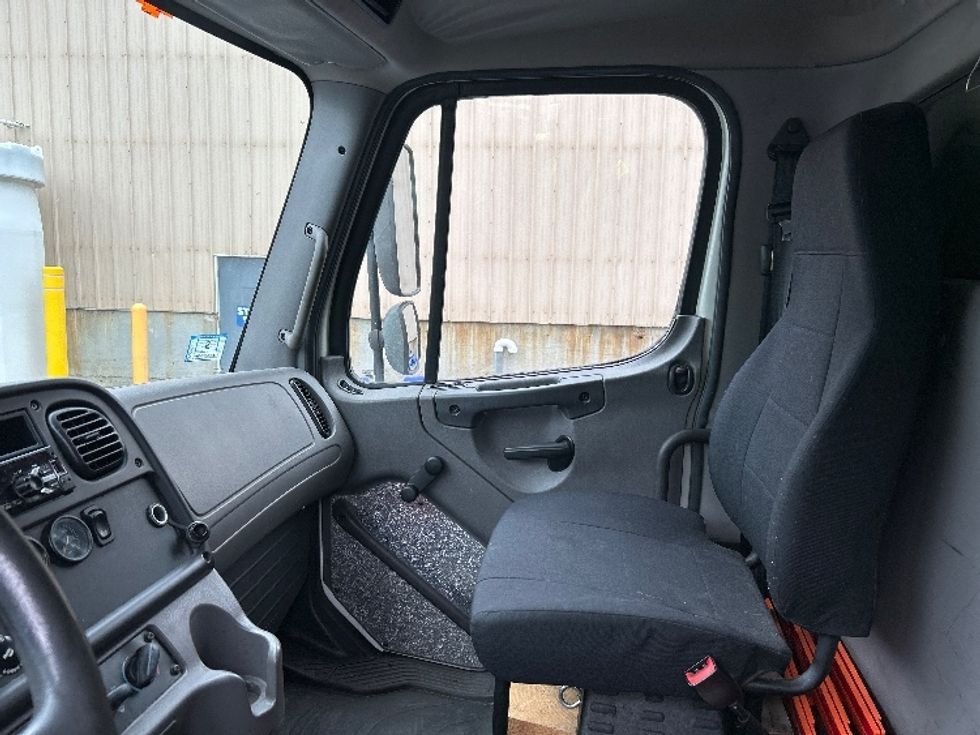 Refrigerated Truck-Light and Medium Duty Trucks-Freightliner-2018-M2-Braintree-MA-254,804\n\t\tmiles-$ 50,250 - Image 15