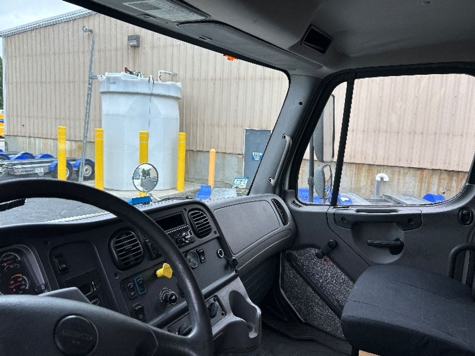 Refrigerated Truck-Light and Medium Duty Trucks-Freightliner-2018-M2-Braintree-MA-254,804\n\t\tmiles-$ 50,250 - Image 18
