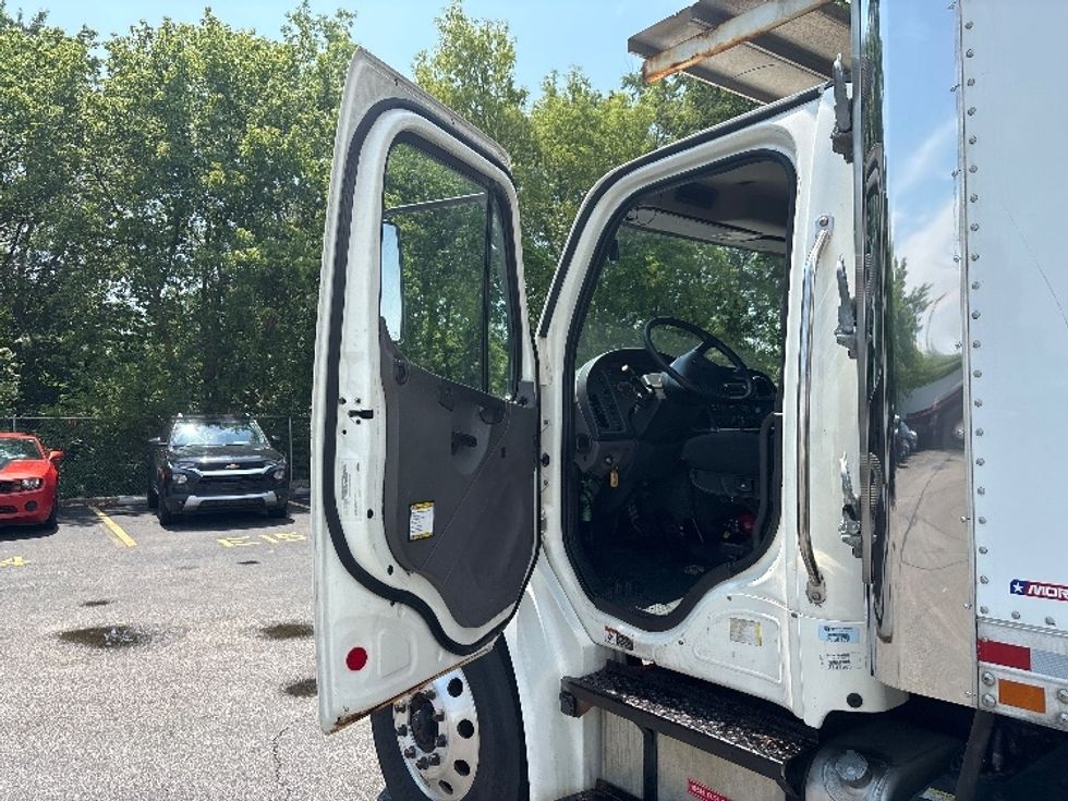 Refrigerated Truck-Light and Medium Duty Trucks-Freightliner-2018-M2-Brook Park-OH-254,390\n\t\tmiles-$ 41,250 - Image 15