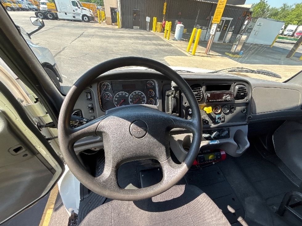 Refrigerated Truck-Light and Medium Duty Trucks-Freightliner-2018-M2-Brook Park-OH-254,390\n\t\tmiles-$ 41,250 - Image 17