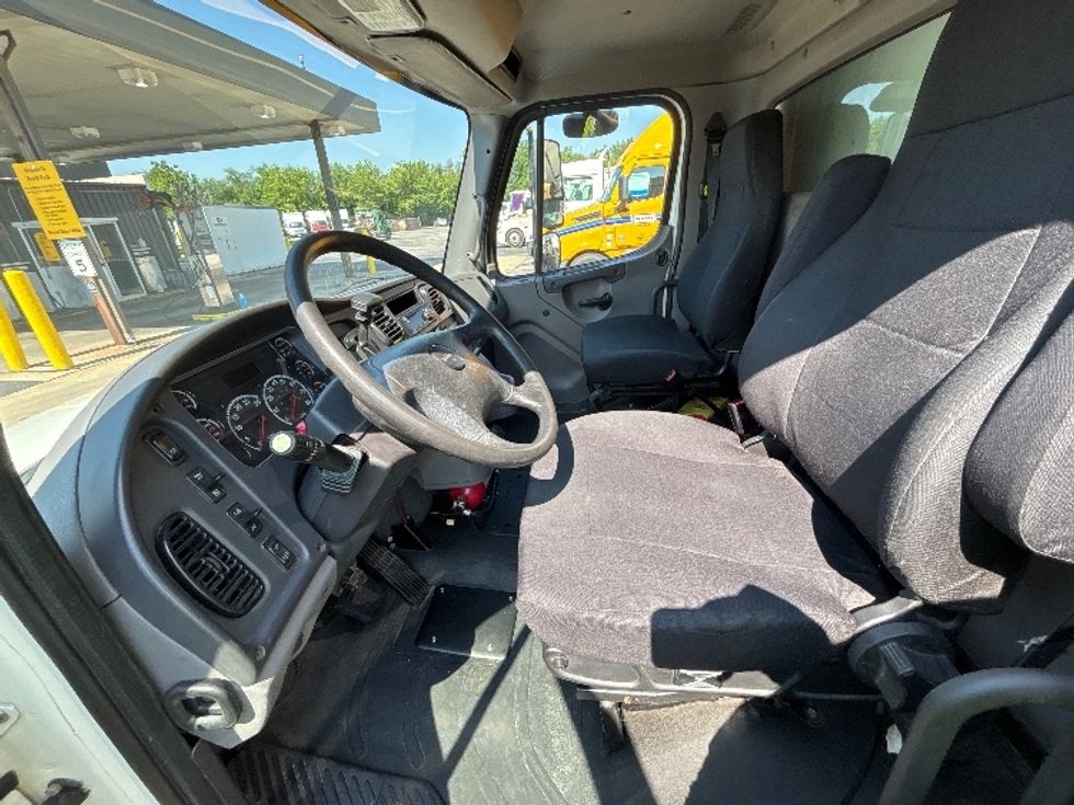 Refrigerated Truck-Light and Medium Duty Trucks-Freightliner-2018-M2-Brook Park-OH-254,390\n\t\tmiles-$ 41,250 - Image 18