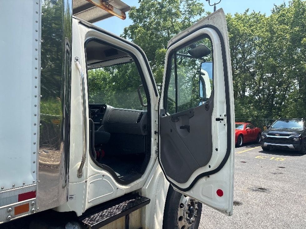 Refrigerated Truck-Light and Medium Duty Trucks-Freightliner-2018-M2-Brook Park-OH-254,390\n\t\tmiles-$ 41,250 - Image 19