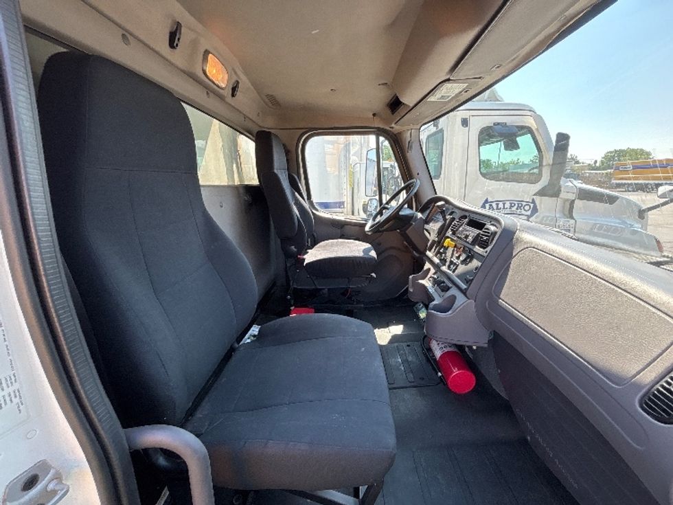 Refrigerated Truck-Light and Medium Duty Trucks-Freightliner-2018-M2-Brook Park-OH-254,390\n\t\tmiles-$ 41,250 - Image 21