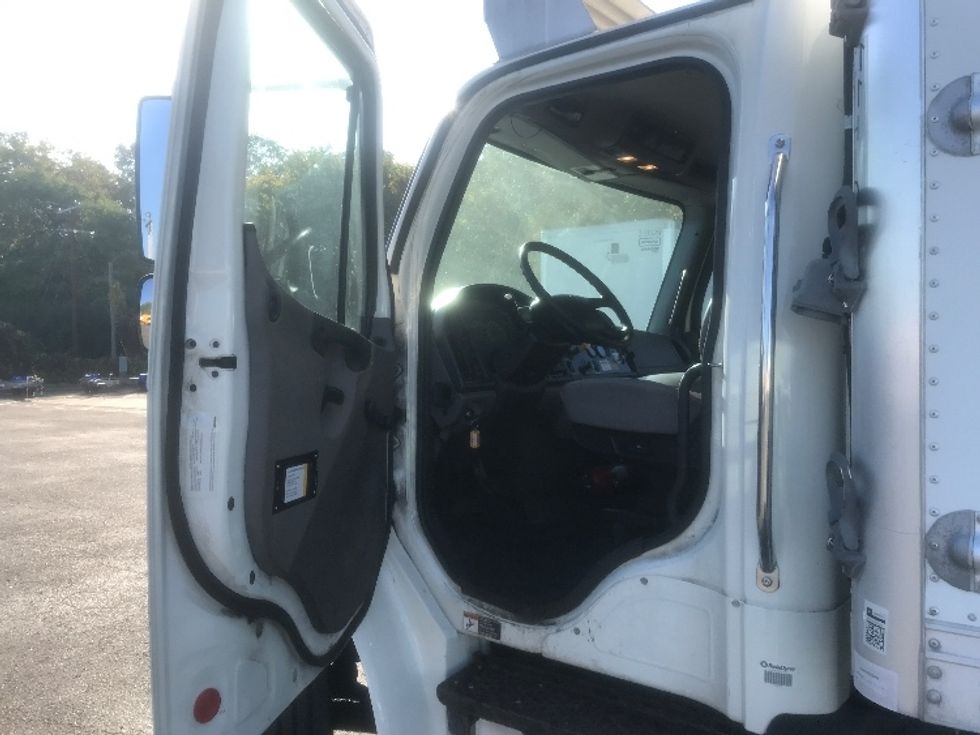 Refrigerated Truck-Light and Medium Duty Trucks-Freightliner-2018-M2-Brooklyn Park-MN-298,177\n\t\tmiles-$ 29,000 - Image 16