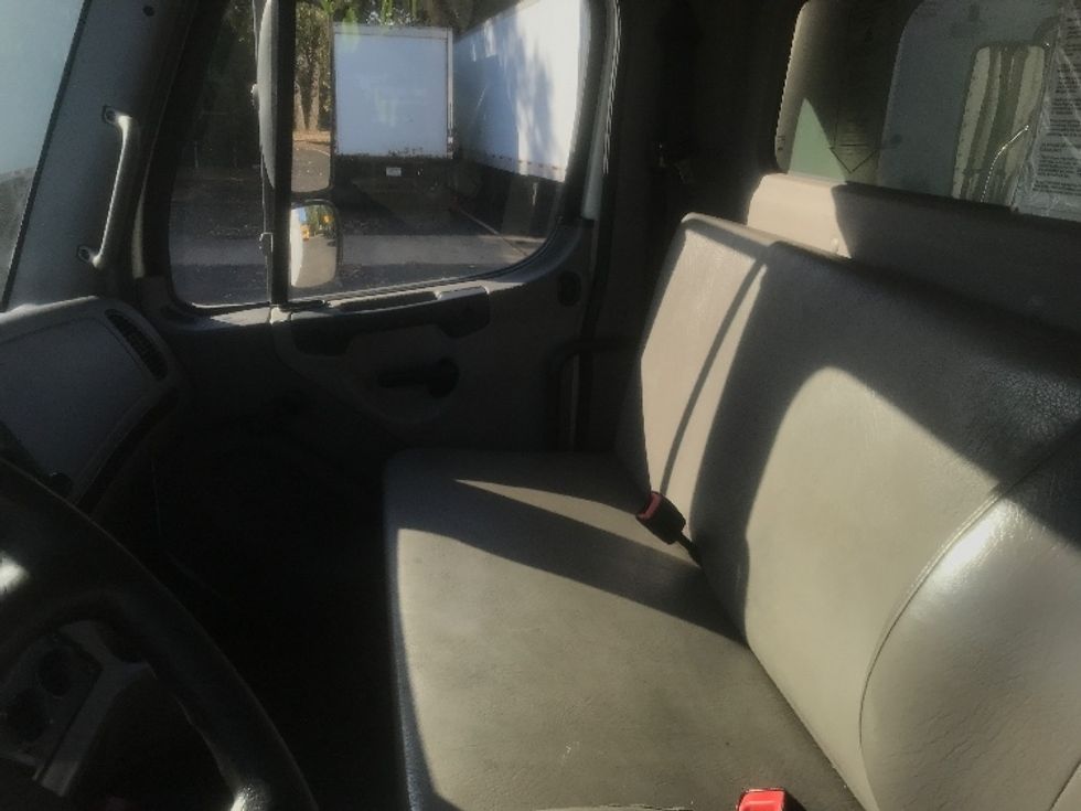 Refrigerated Truck-Light and Medium Duty Trucks-Freightliner-2018-M2-Brooklyn Park-MN-298,177\n\t\tmiles-$ 29,000 - Image 19