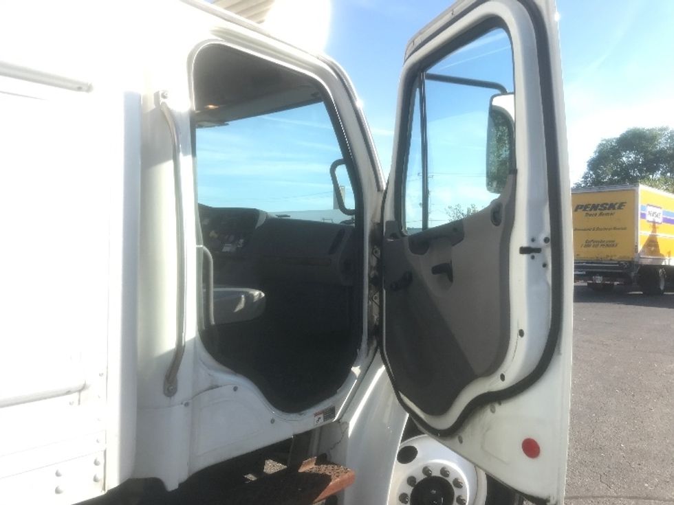 Refrigerated Truck-Light and Medium Duty Trucks-Freightliner-2018-M2-Brooklyn Park-MN-298,177\n\t\tmiles-$ 29,000 - Image 20