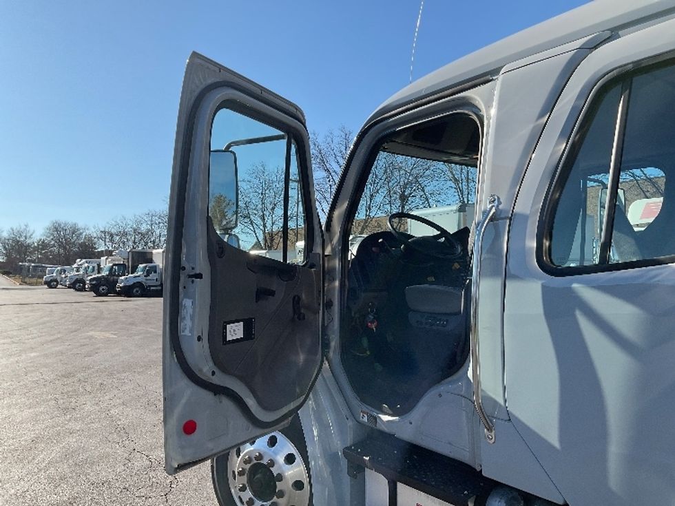 Refrigerated Truck-Light and Medium Duty Trucks-Freightliner-2018-M2-Capitol Heights-MD-107,222\n\t\tmiles-$ 50,750 - Image 16