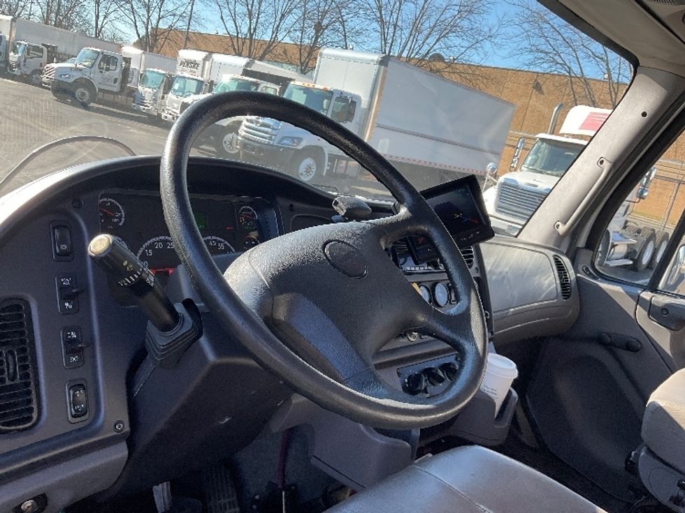 Refrigerated Truck-Light and Medium Duty Trucks-Freightliner-2018-M2-Capitol Heights-MD-107,222\n\t\tmiles-$ 50,750 - Image 17