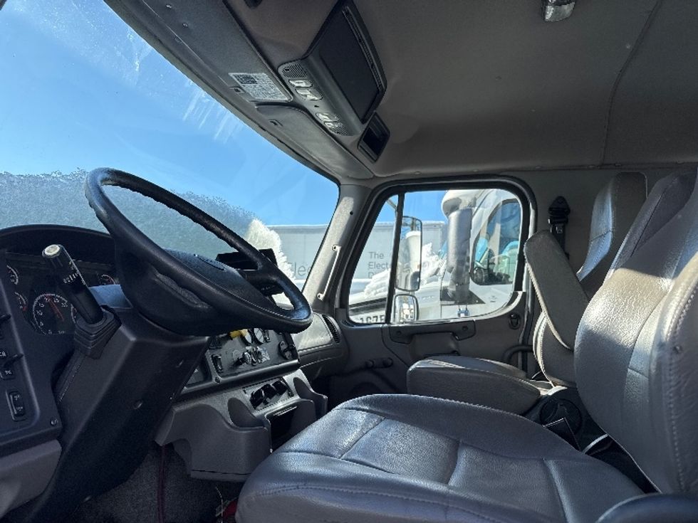 Refrigerated Truck-Light and Medium Duty Trucks-Freightliner-2018-M2-Capitol Heights-MD-107,222\n\t\tmiles-$ 50,750 - Image 19