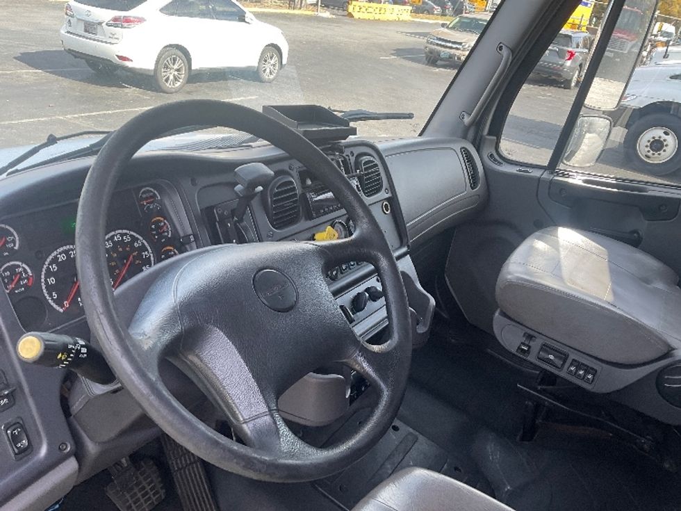 Refrigerated Truck-Light and Medium Duty Trucks-Freightliner-2018-M2-Capitol Heights-MD-259,330\n\t\tmiles-$ 37,250 - Image 17