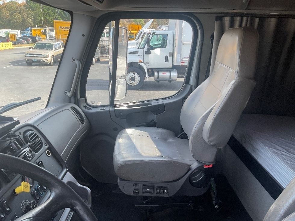 Refrigerated Truck-Light and Medium Duty Trucks-Freightliner-2018-M2-Capitol Heights-MD-259,330\n\t\tmiles-$ 37,250 - Image 19