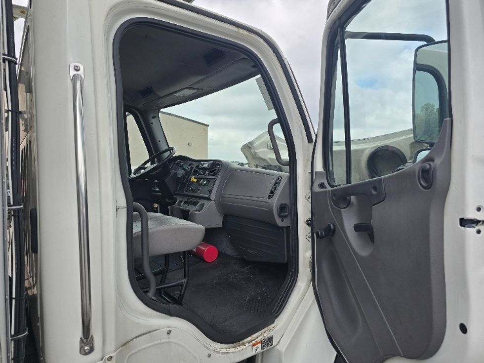 Refrigerated Truck-Light and Medium Duty Trucks-Freightliner-2018-M2-Cookeville-TN-414,318\n\t\tmiles-$ 21,250 - Image 19