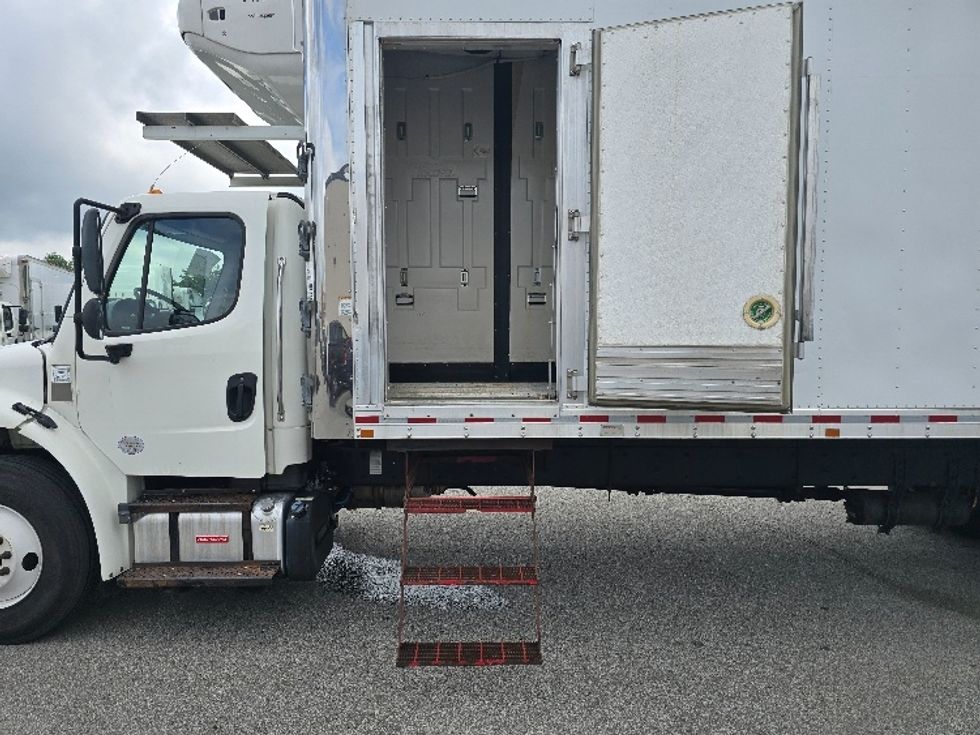 Refrigerated Truck-Light and Medium Duty Trucks-Freightliner-2018-M2-Cookeville-TN-414,318\n\t\tmiles-$ 21,250 - Image 24