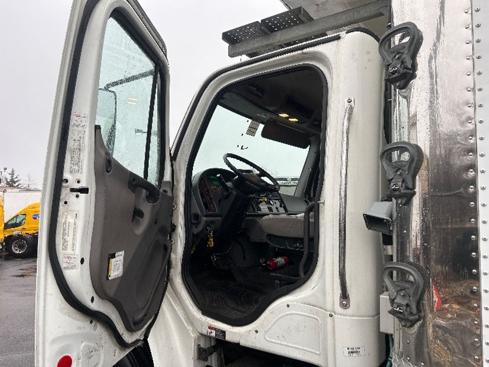 Refrigerated Truck-Light and Medium Duty Trucks-Freightliner-2018-M2-Dayton-NJ-133,768\n\t\tmiles-$ 58,250 - Image 16