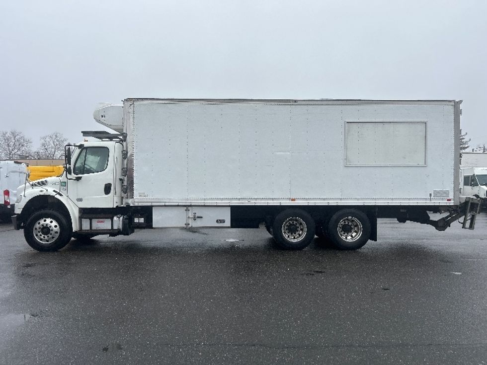 2018 Freightliner M2 106 Medium Duty photo 4