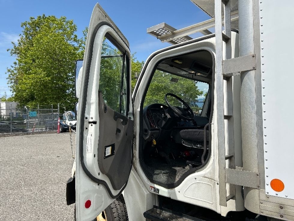 Refrigerated Truck-Light and Medium Duty Trucks-Freightliner-2018-M2-Delta-BC-314,980\n\t\tkm-$ 56,500 - Image 15
