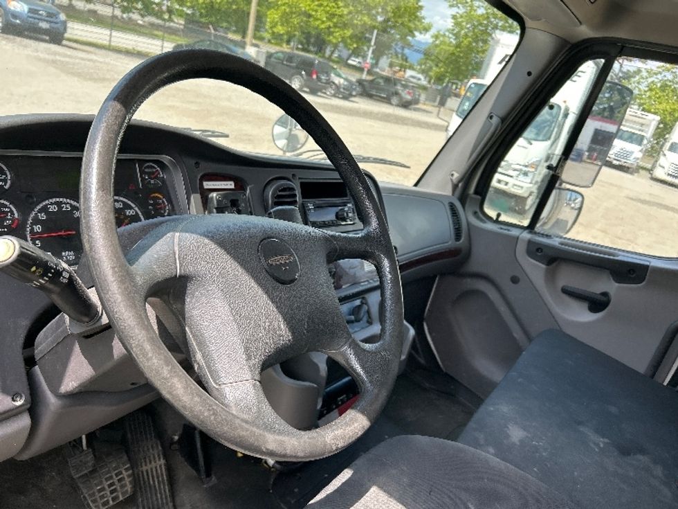 Refrigerated Truck-Light and Medium Duty Trucks-Freightliner-2018-M2-Delta-BC-314,980\n\t\tkm-$ 56,500 - Image 16