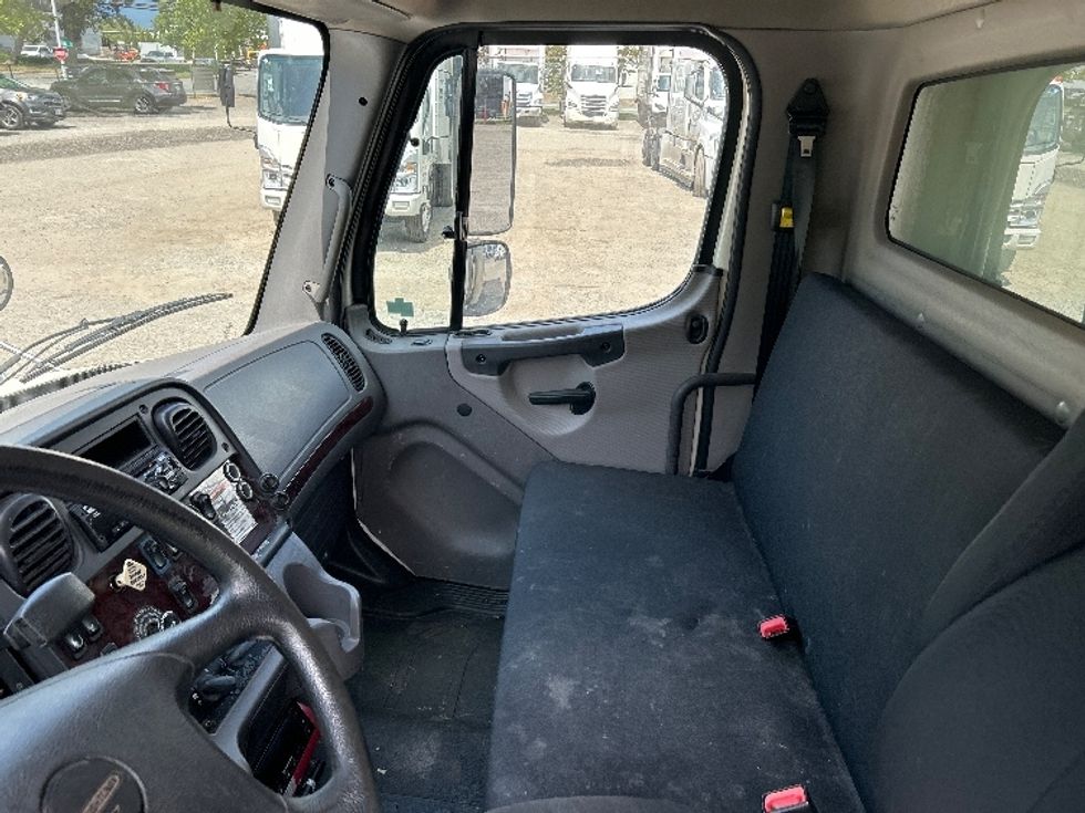 Refrigerated Truck-Light and Medium Duty Trucks-Freightliner-2018-M2-Delta-BC-314,980\n\t\tkm-$ 56,500 - Image 18